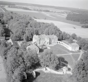 pałac Łosiówieku Widok ogólny od strony południowej, skan 1