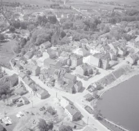 zabudowa centrum. Widok ogólny zabudowy centrum od strony wschodniej, skan 1
