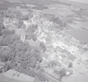 układ przestrzenny i zabudowa miasta. Widok ogólny od strony południowej, skan 1