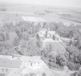pałac. Widok ogólny od strony południowej - zachodniej, skan 1