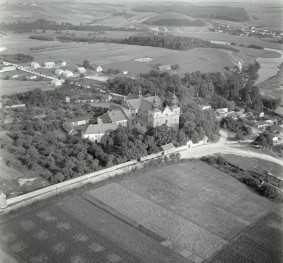 klasztor Kanoników Regularnych. Widok ogólny zespołu klasztornego od południowej - zachodniej , skan 1