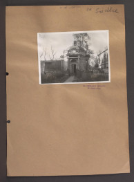 fotografia czarno-biała przedstawiająca kaplice św. Krzyża prawdopodobnie od strony wschodniej, skan 1