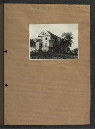 fotografia czarno-biała przedstawiająca fragment od strony południowo-wschodniej, skan 1
