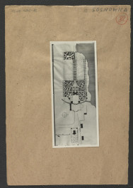 3 fotografie czarno-białe przedstawiające plan miejscowego ogrodu w tej miejscowości w 1914 r. - Ciołek G., Ogrody polskie, Warszawa 1954, s. 89 , skan 2
