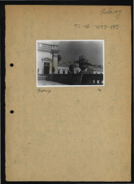 fotografia czarno-biała przedstawiająca taras miejscowego pałacu, skan 1