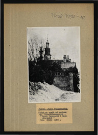 fotografia czarno-biała przedstawiająca widok na ogród od zachodu według Wicherkiewiczowej, Rynek Poznański i jego patrycjat, stan z ok. 1920 r., skan 1