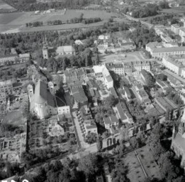 fragment centrum  z kościołem  Pijarów od strony wschodniej., skan 1