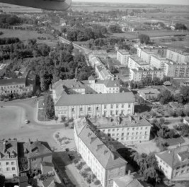 widok ogólny pierzei przyrynkowej od strony płd., skan 1