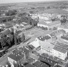 Widok ogólny rynku od strony wschodniej., skan 1