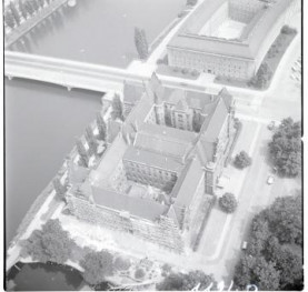 fragment zabudowy przy Placu Powstańców Warszawy od strony zach., skan 1