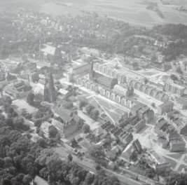 widok ogólny z kościołem parafialnym od strony płd.-wsch., skan 1