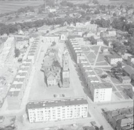 widok ogólny zabudowy rynku od strony wsch., skan 1