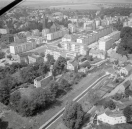 widok ogólny rynku, zabudowy przyrynkowej i kaplicy zamkowejod strony płn.-wsch., skan 1