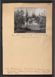 2 fotografie czarno-białe reprodukcji litografii z Albumu J.J. Kraszewskiego w zbiorach Muzem Wojska Polskiego przedstawiający widok na miejscowy dworek  , skan 1
