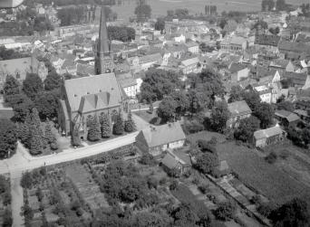 fragment miasta z kościołem, skan 1