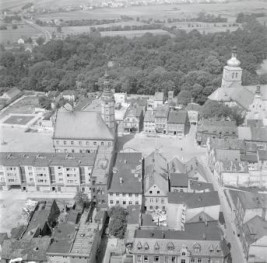 rynek, ratusz od strony pld., skan 1
