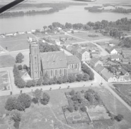 widok ogólny kościoła parafialnego od strony płd, skan 1