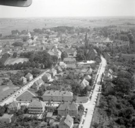 widok ogólny fragmentu miasta od strony płd, skan 1