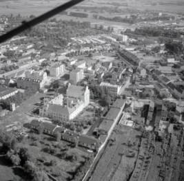 widok ogólny zabudowy miasta przy ul. Kilińskiego od strony płd- zach., skan 1