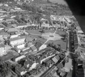widok ogólny zabudowy miasta przy ul. Kilińskiego od strony zachodniej., skan 1