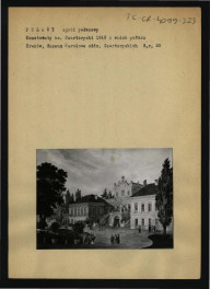 2 fotografie czarno-białe reprodukcji ryciny przedstawiającej plac przed miejscowym pałacem, skan 1