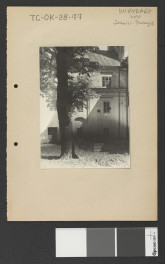 fragment wirydarza klasztornego , skan 1