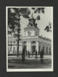 fotografia czarno-biała przedstawiająca południową wieżę zegarową, skan 1