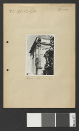 fragment bryły wraz z kolumną zwieńczoną rzeźbą figuratywną o charakterze sakralnym , skan 1