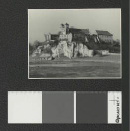 przedstawia widok na klasztor od zachodu , skan 2