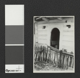 widok fragmentu miejscowej chaty, skan 1