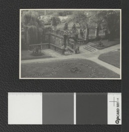 widok fragmentu ogrodu klasztornego , skan 1