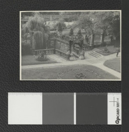 widok fragmentu ogrodu klasztornego , skan 2