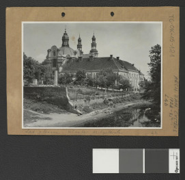 widok na miejscowy klasztor od (prawdopodobnie) zachodu , skan 1