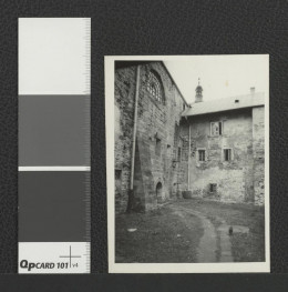 widok ogrodu na dziedzińcu klasztoru, skan 1