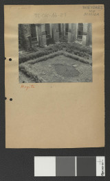 fragment dziedzińca miejscowego klasztoru wraz z częścią ogrodu , skan 1