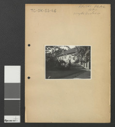 fragment przyklasztornego ogrodu wraz z widocznymi zabudowaniami konwentu oraz rzeźbą figuratywną , skan 1