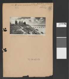 opactwo benedyktyńskie w Płocku (wycinek z publikacji tematycznej zawierający reprodukcję dwubarwnej fotografii), skan 1