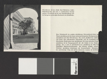 fragment niemieckojęzycznego foldera informacyjnego zawierjącego dwubarwną reprod. fotografii ukazującej fragment miejscowego zdrojowiska, skan 2