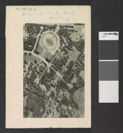 nadbitka karty z Ciołek G., Ogrody polskie, Warszawa 1954, s. 286 przedstawiająca fragment makiety tegoż parku, skan 1