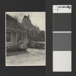 widok na kościół pod wezwaniem św. Jana Chrzciciela i Jana Ewangelisty; prawdopodobnie widoczny jest tu także Stanisław Miłoszewski, skan 1