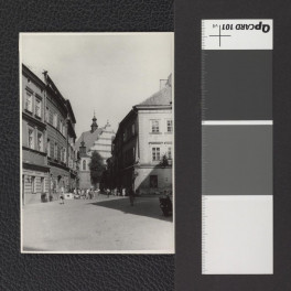 ul. Złota z widocznym w tle kościołem Dominikanów; stan z 1962 r., skan 1