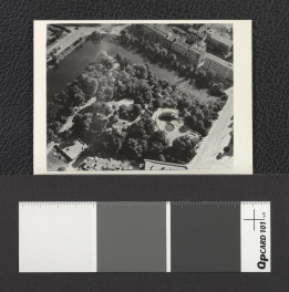 widok z lotu ptaka na obszary zielone Wrocławia (fotografie dwubarwne), skan 1