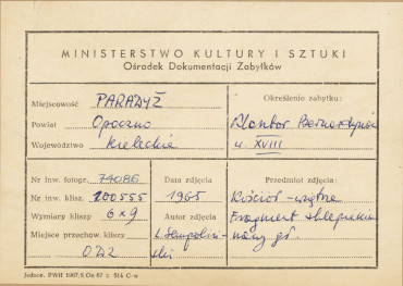Zespół klasztorny - kościół, wnętrze, fragment ściany i sklepienia nawy głównej - metryczka
 , skan 1