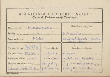 Zespół klasztorny ss. Benedyktynek -  widok  korytarza na I p. klasztoru - metryczka, skan 1