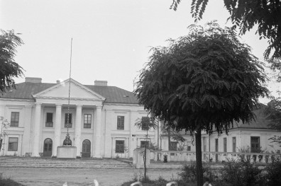 Pałac Ogińskich - elewacja frontowa, skan 1