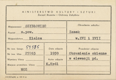 Zamek -  widok na obramienie okna  - metryczka, skan 1