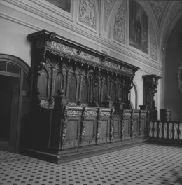 Kościół św. Jadwigi - wnętrze: stalle oraz polichromie, skan 1