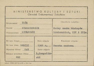 Ruiny zamku - widok na basztę i fragment murów - metryczka, skan 1