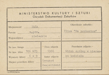 Widok na kościół parafialny w perspektywie ulicy - metryczka, skan 1