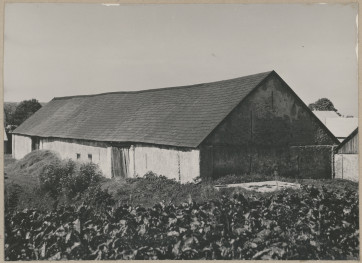 Widok ogólny stodoły w d. zespole dworskim

, skan 1